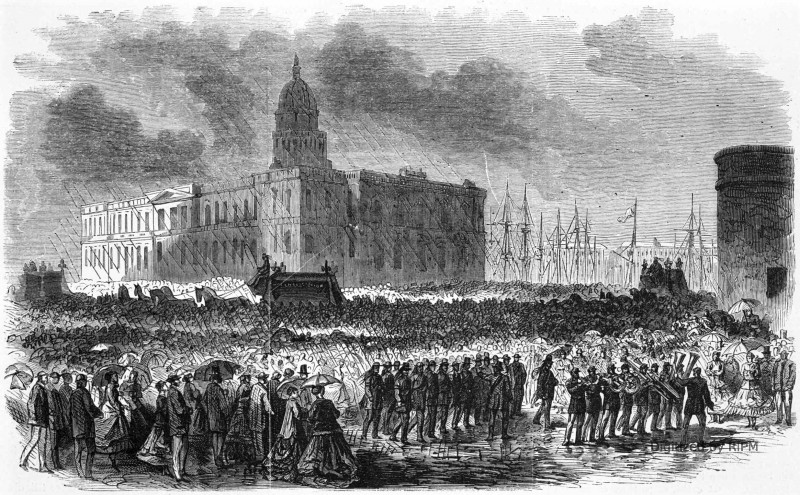 Dublin. — Procession funèbre en l’honneur des fenians exécutés à Manchester. Passage du cortége sur la place Beresford. — D’après un croquis de M. J. Raye.