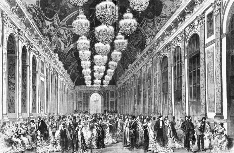 La fête de nuit donnée au Palais de Versailles à l’occasion de la distribution des récompenses de l’Exposition universelle. Aspect de la galerie des Glaces.
