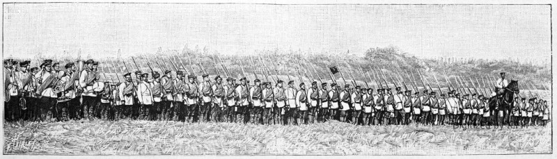 [Les grandes manœuvres en Russie. — D’après les photographies de la maison Mieczkowski]. Un bataillon de ligne en marche, pendant les manœuvres.