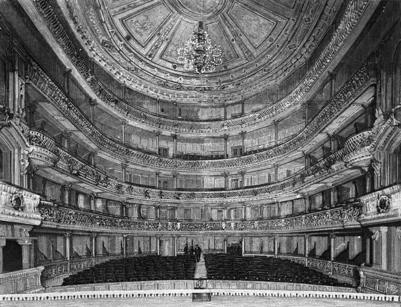 Le nouveau Grand-Théâtre de Varsovie. — La salle. — D’après des photographies de MM. Karoli et Pusch, communiquées par M. d’Etreillis.