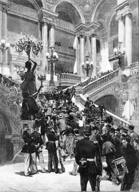 L’Escalier de l’Opéra avant la représentation gratuite. Fête nationale du 14 juillet.